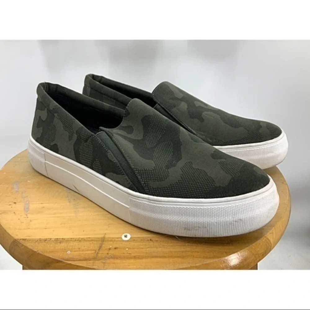 Vince Camuto KORL camo print platform loafer 8